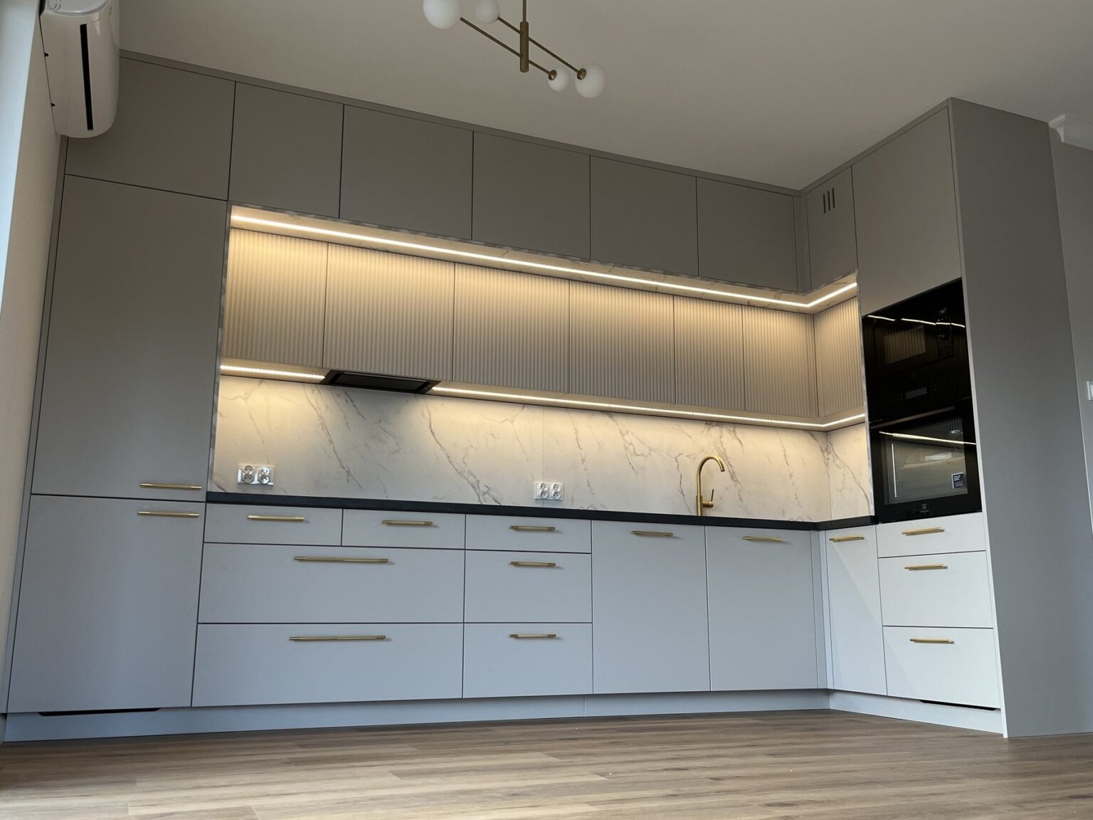 Meble do sypialni na wymiar od stolarza